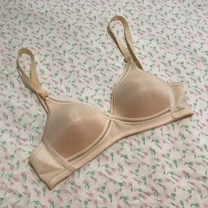 Vintage Triumph Unwired Bra 32A Cream Round Pointy Cup Shaped
